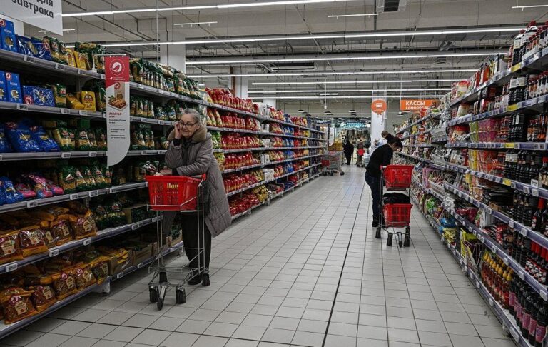 Росіяни вперше за шість років стали менше ходити до магазинів за продуктами
