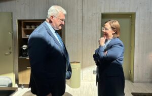 Сибіга прибув з візитом до Швеції