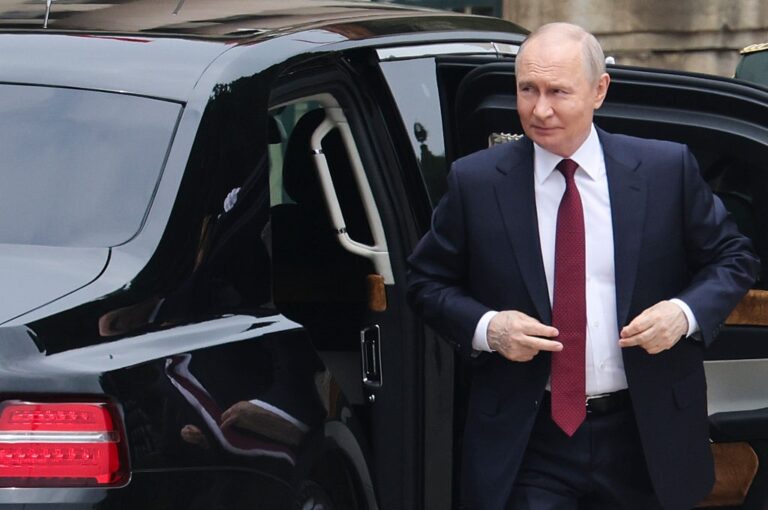 Страх за безпеку. Путін перестав їздити Росією