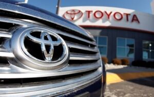 Toyota фіксує падіння продажів третій місяць поспіль