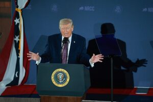 Трамп заявив Конгресу, що “завершив” війну в Ірані