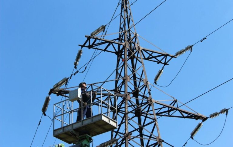Відключення світла охопили 12 областей України
