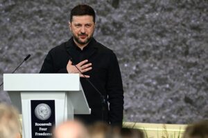 Зеленський указом дозволив парад в Москві
