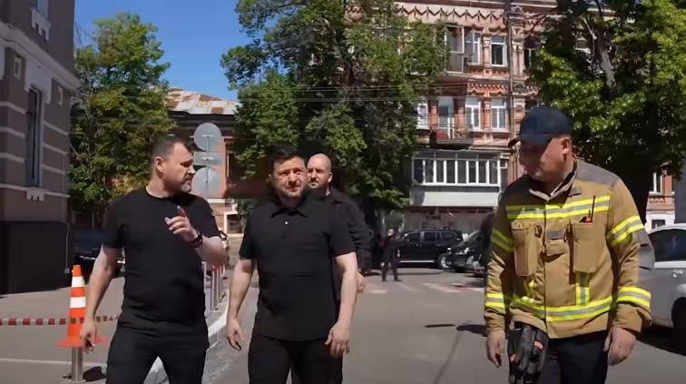 Зеленський відвідав місця влучань у Києві