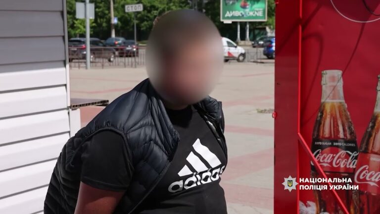 Підпалював автомобілі військовослужбовців на замовлення: поліцейські з СБУ затримали зловмисника
