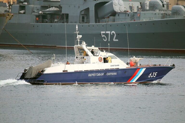 Для катерів ФСБ Росії в обхід санкцій поставили німецькі двигуни