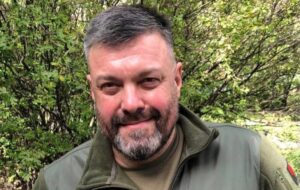 Лідера партії Свобода поранили на фронті
