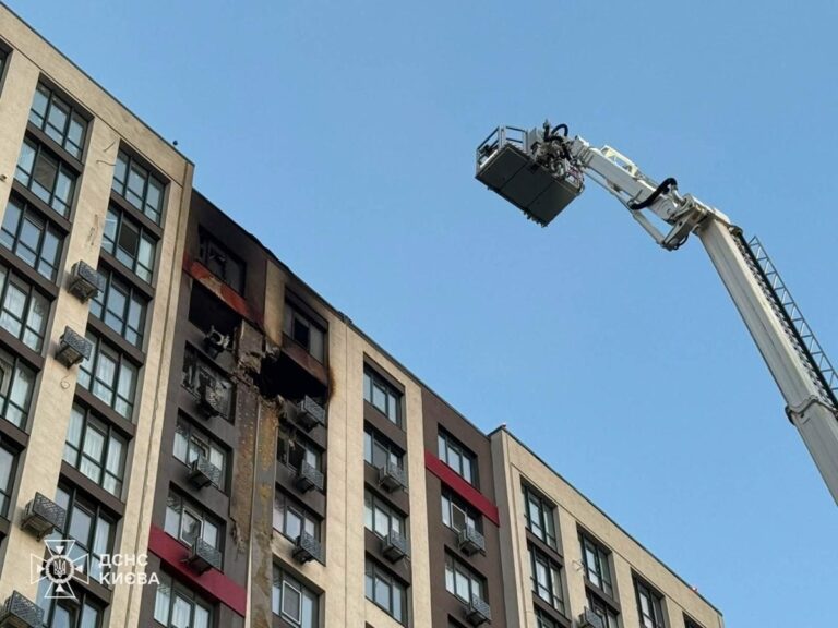 Масований удар: є влучання 30 балістичних ракет
