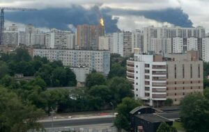 Москву і Ростовщину атакували дрони: палають НПЗ