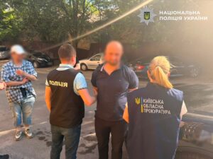 На Київщині заступник голови та депутат ОТГ торгували бронюванням