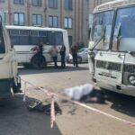 На Закарпатті вантажівка в&rsquo;їхала у людей, які виходили з автобуса