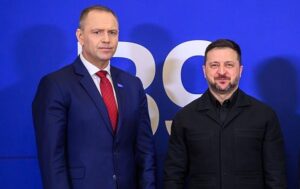 Не був в Україні: Зеленський дорікнув Навроцькому