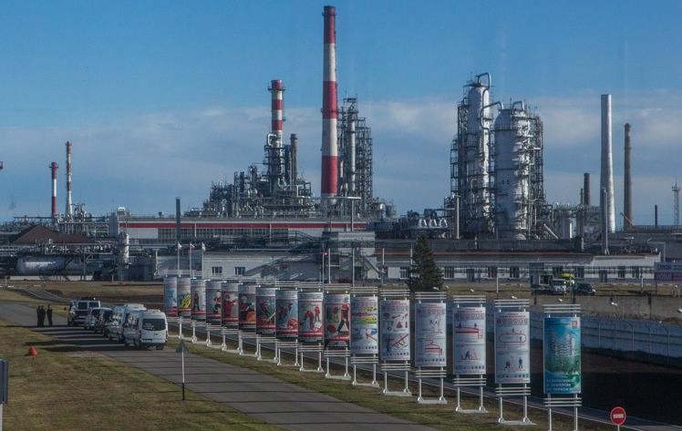 Один з найбільших НПЗ Росії зупинив роботу після атаки України – ЗМІ