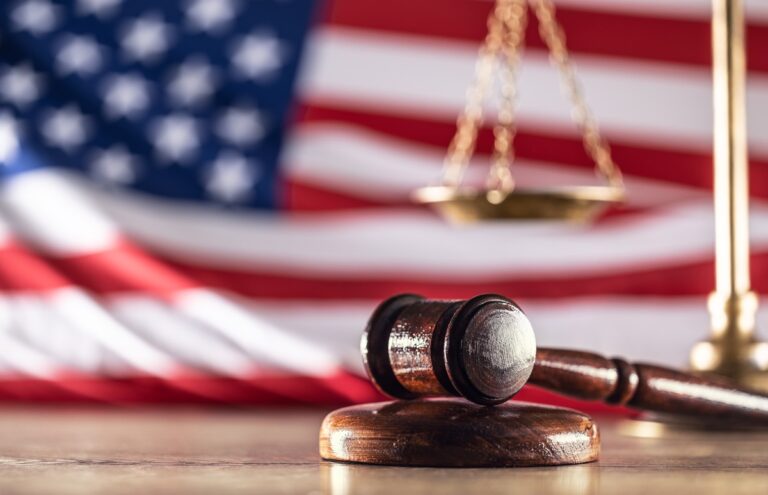 Суд у США заблокував збір Трампа на візи