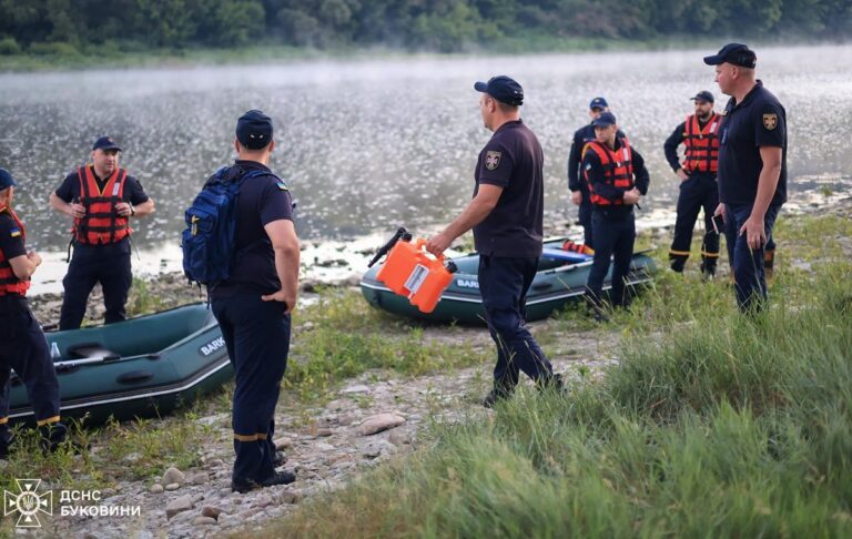 Трагедія на Дністрі: з річки дістали тіла дорослого та двох дітей