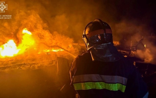 У Києві є влучання у висотки, під завалами люди