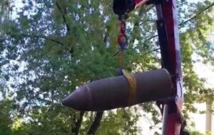 У Києві знайшли бойову частину ракети біля будинку