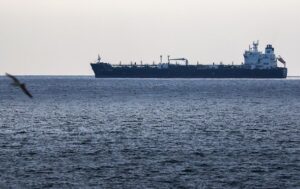 Україна повернула чотирьох моряків з затриманого Іраном в Ормузькій протоці