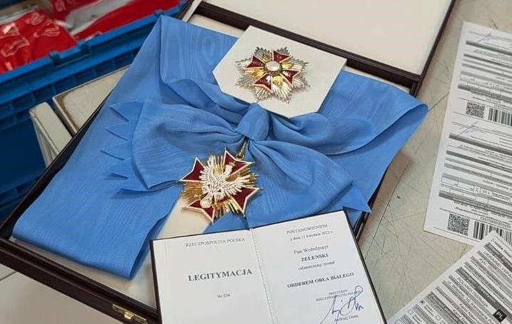 Зеленський відправив Навроцькому поштою орден Білого Орла