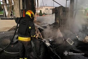 Атаки на АЗС: українців закликали не перебувати на заправках під час тривог