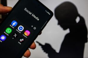 Британія хоче заборонити підліткам соцмережі вночі