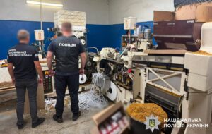 До 130 тисяч пачок на добу: ліквідовані дві підпільні тютюнові фабрики