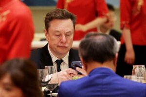 Маск втратив близько $500 млрд за місяць