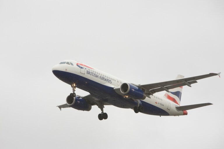 П&rsquo;яні бортпровідників зірвали рейс British Airways