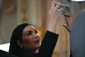 “Пісюнкова дипломатія”. Що блогерка Лумер розказала Трампу