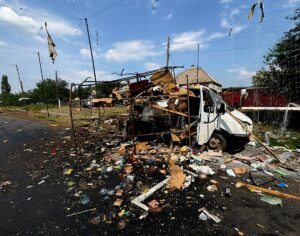 РФ поцілила в авто і будинки: на Донеччині нові жертви обстрілів
