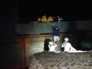 РФ вдарила по іноземному судну у Чорному морі, моряків евакуйовано