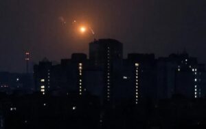 Росія вдарила по Києву балістикою