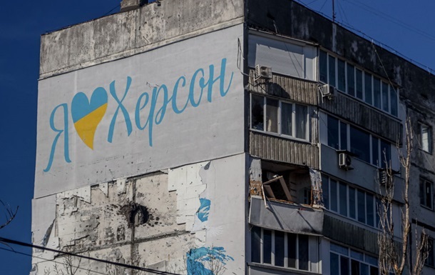Росіяни на світанку обстріляли Херсон: є загиблий і поранений