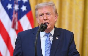 Трамп пригрозив Канаді додатковими митами за лісові пожежі