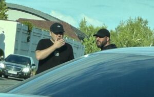 У Києві напали на знімальну групу: журналістів облили зеленкою