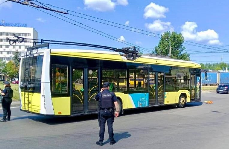 У Львові на проїжджій частині виявили гранату