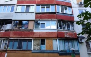 У прокуратурі повідомили деталі щодо падіння хлопчика з вікна у Харкові