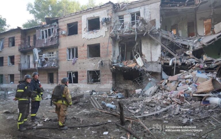 Удар по Запоріжжю: двоє загиблих, багато поранених