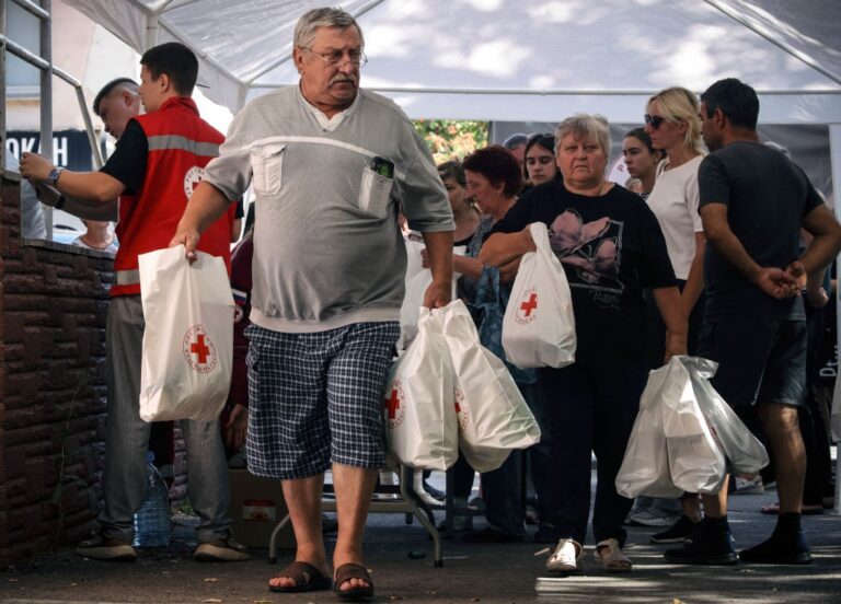 В окупованому Криму формують запаси води й продуктів