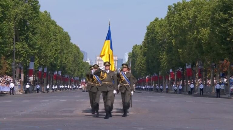 ЗСУ пройшли маршем на параді у Парижі
