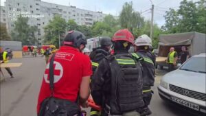 Харків: росіяни вдарили по житловому мікрорайону, є постраждалі