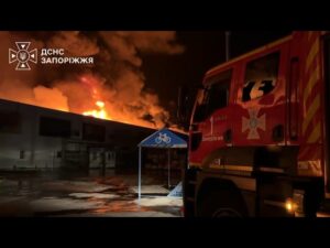 Запоріжжя: рятувальники ліквідували пожежу, спричинену ударами російських безпілотників