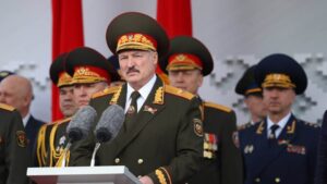 Білорусь почала раптову перевірку армії після візиту глави ЦРУ до Москви
