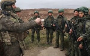 Десятки тисяч військових КНДР вчитимуться на війні в Україні – Зеленський