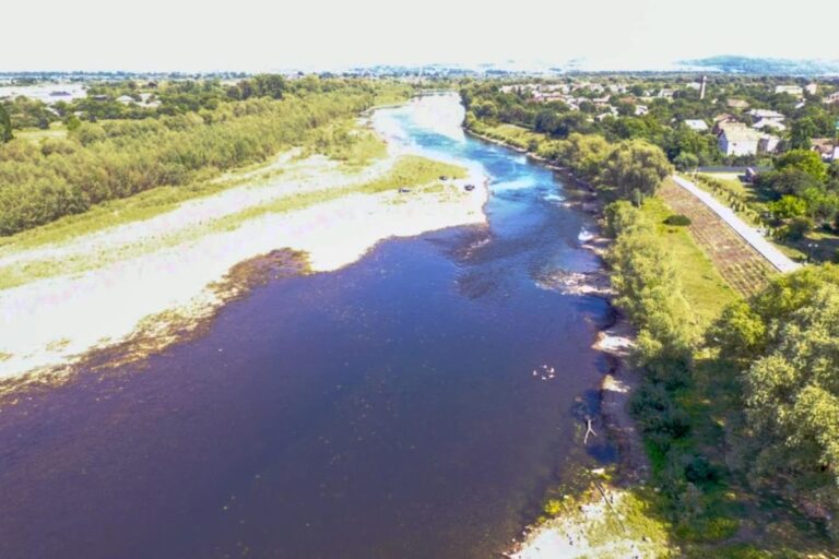 Дністер стрімко міліє: через посуху Україна обмежила водокористування