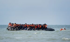 До Британії прибув човен з рекордною кількістю мігрантів