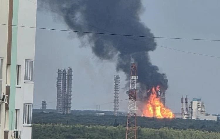 Дрони у Сибіру уразили нафтохімічний завод