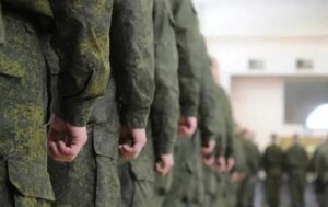 Дві третини російських регіонів платять вербувальникам контрактників