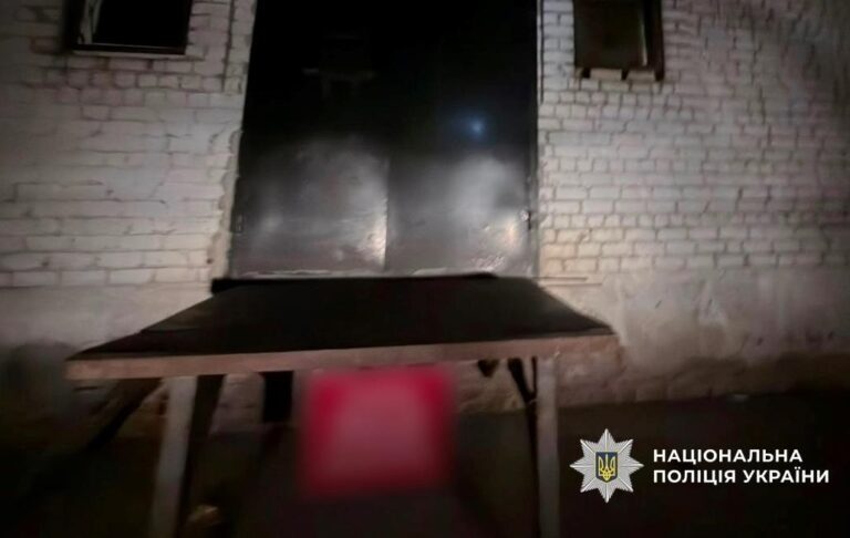 Двоє чоловіків підпалили відділення Нової пошти на Харківщині