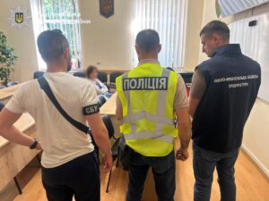 Лікарку військової поліклініки викрили на хабарі